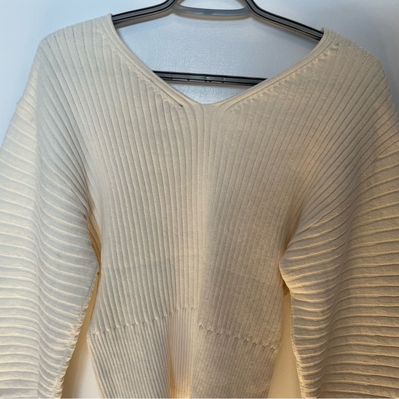 EXPRESS Balloon Sleeved Ribbed Sweater - Picture 4 of 5